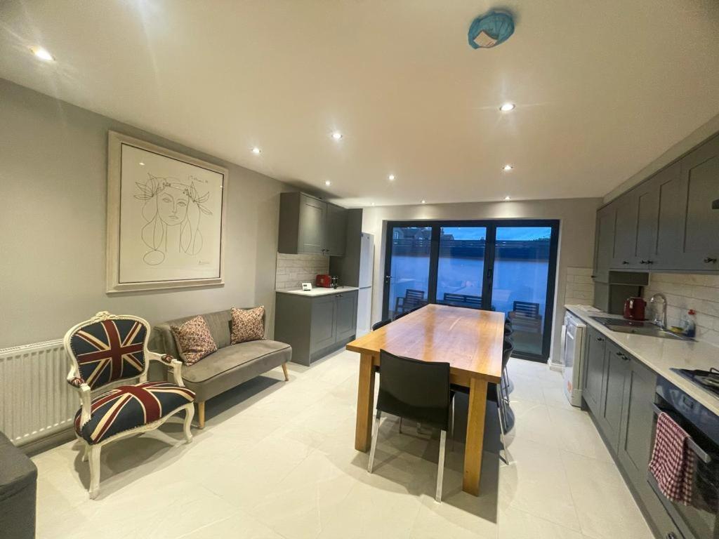 2A Seymour Road Villa Sutton  Luaran gambar